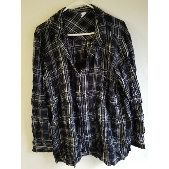 Plus size button down top - Picture 1 of 4